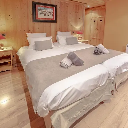 Les Trois Coeurs בקתה מריבל
